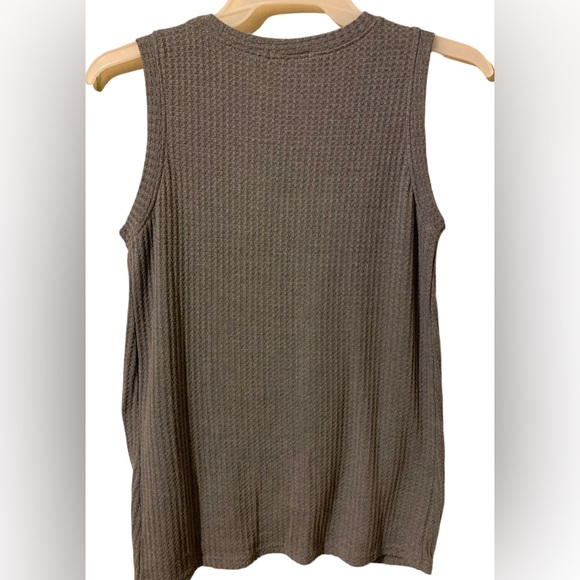 Women’s casual sleeveless top - Picture 3 of 4